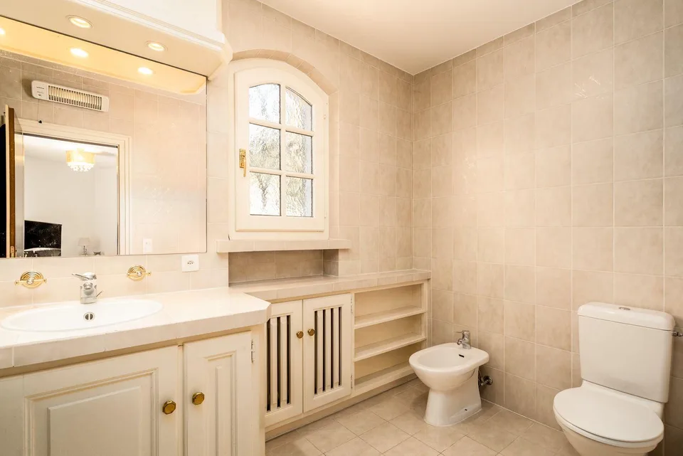 A corner of paradise - Mediterranean elegance with a lake view