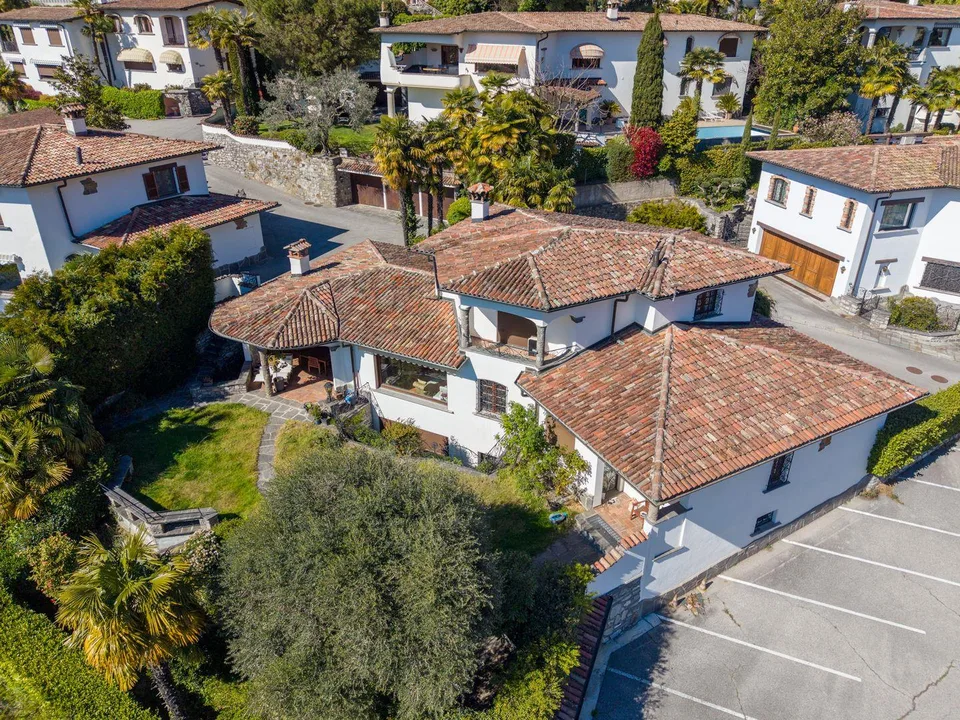 A corner of paradise - Mediterranean elegance with a lake view