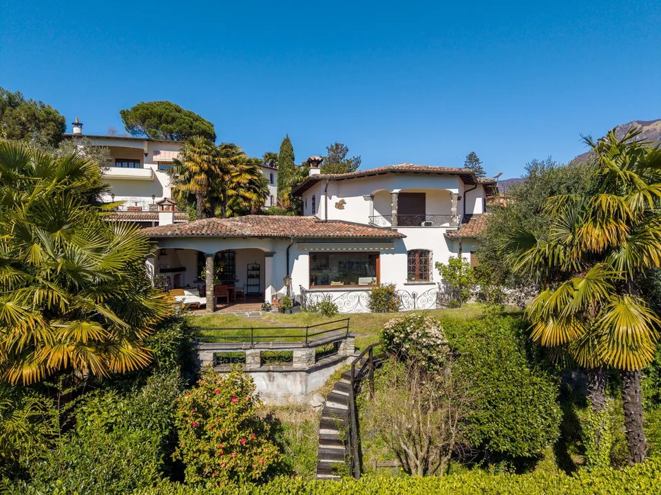 A corner of paradise - Mediterranean elegance with a lake view