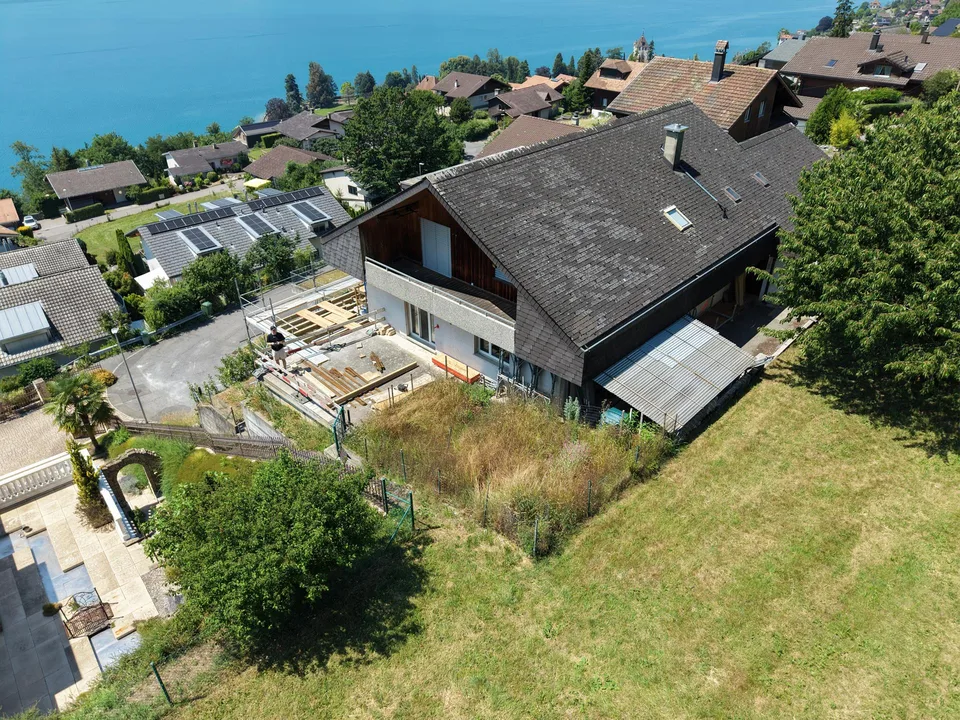 Traumaussicht auf den Thunersee:Grosszügige 2.5-Zimmerwohnung  im EG