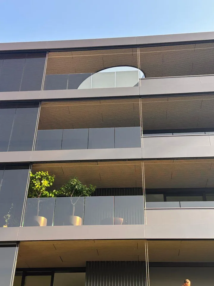 Vivere la tranquillità con vista lago – Elegante 2.5 locali a Minus...