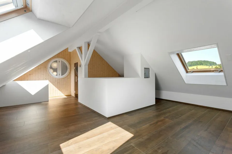 Emménager et se sentir bien - Appartement mansardé stylé de 5,5 pièces – photo 6 sur 9