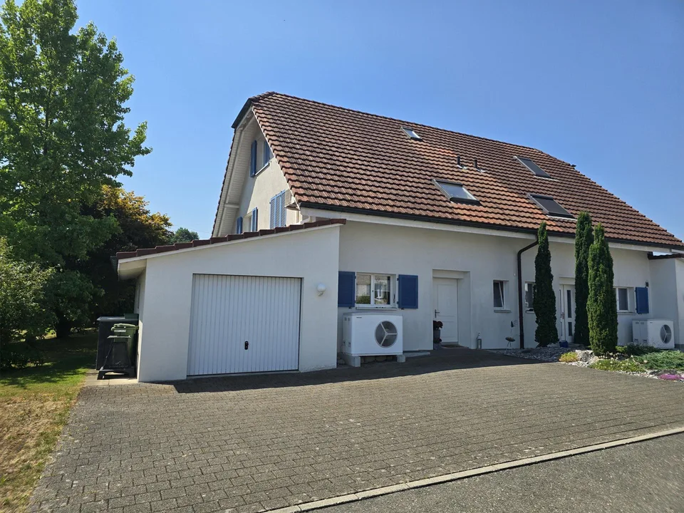 5.5-Zimmer-Doppeleinfamilienhaus an familienfreundlicher Lage