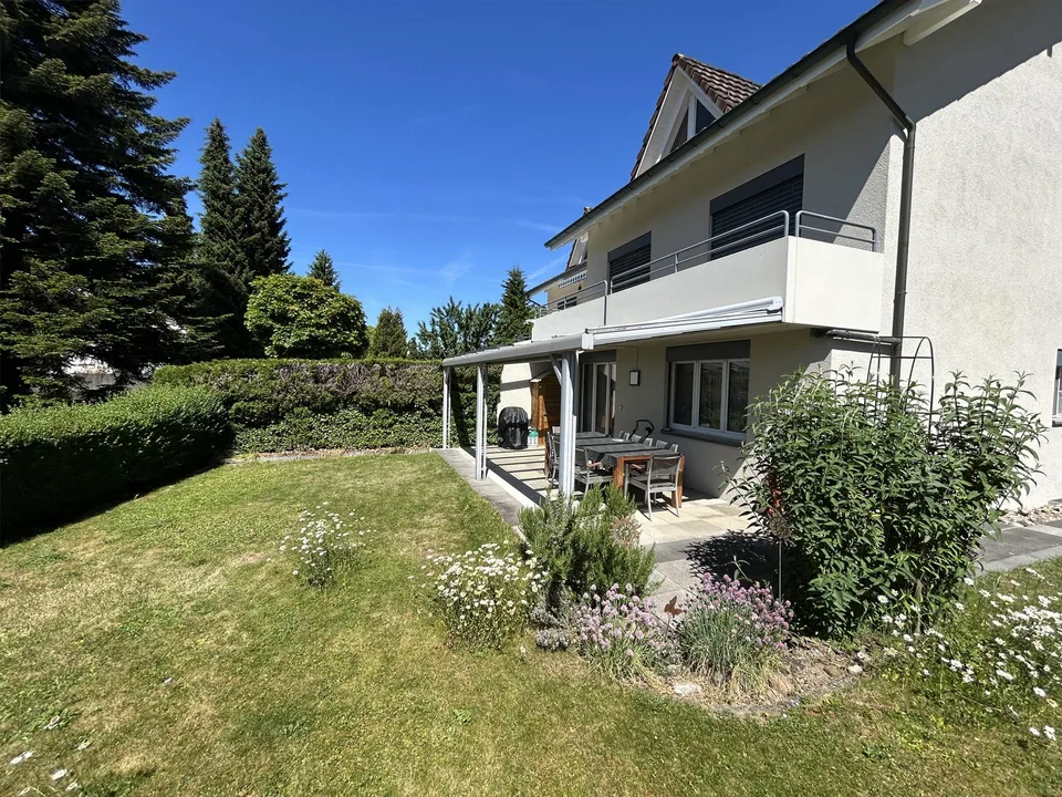 gepflegtes Haus mit schönem Garten