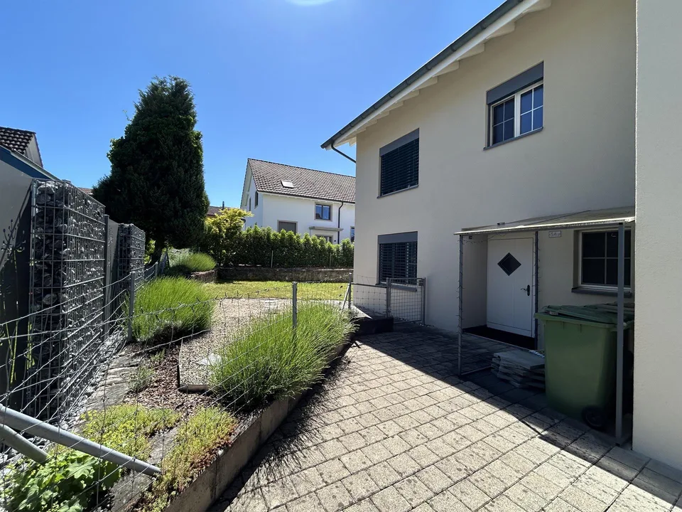 gepflegtes Haus mit schönem Garten