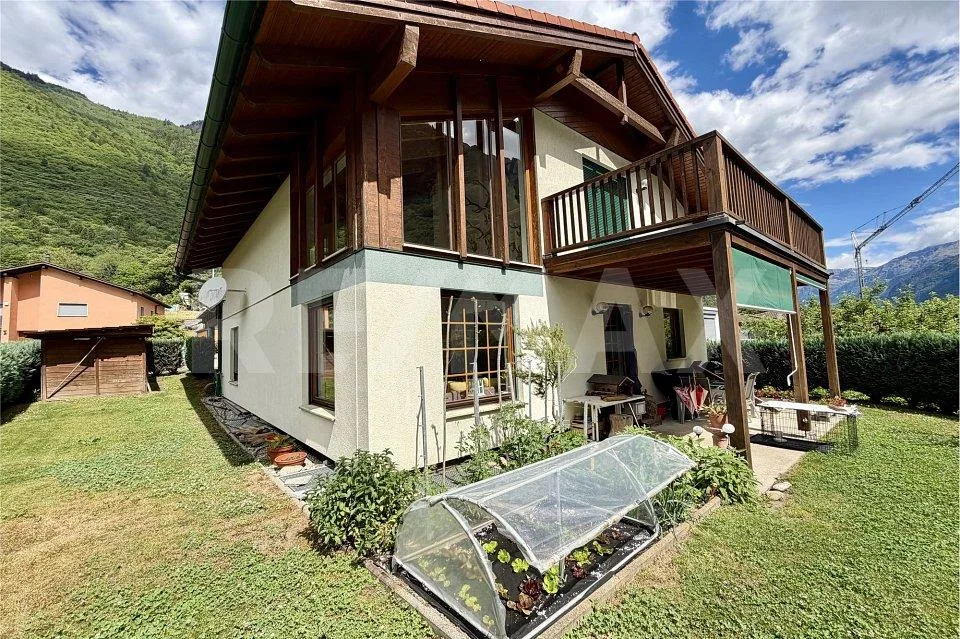 Moderna casa unifamiliare con sauna privata e bel giardino – Foto 11 von 13
