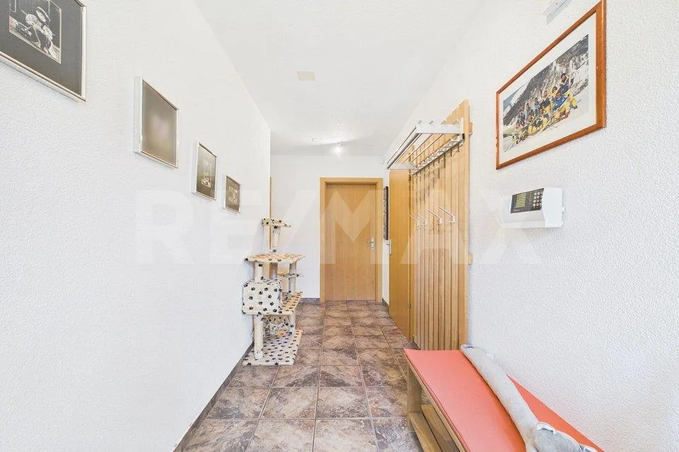 Moderna casa unifamiliare con sauna privata e bel giardino – Foto 13 von 13