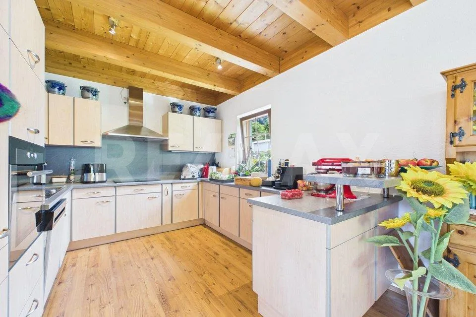 Moderna casa unifamiliare con sauna privata e bel giardino