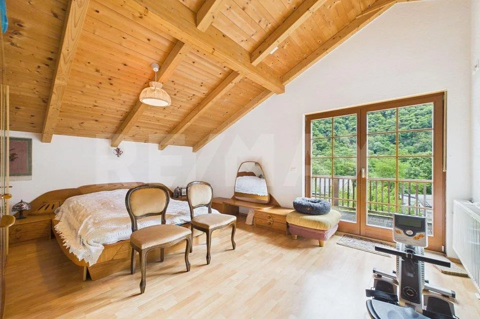 Moderna casa unifamiliare con sauna privata e bel giardino – Foto 9 von 13