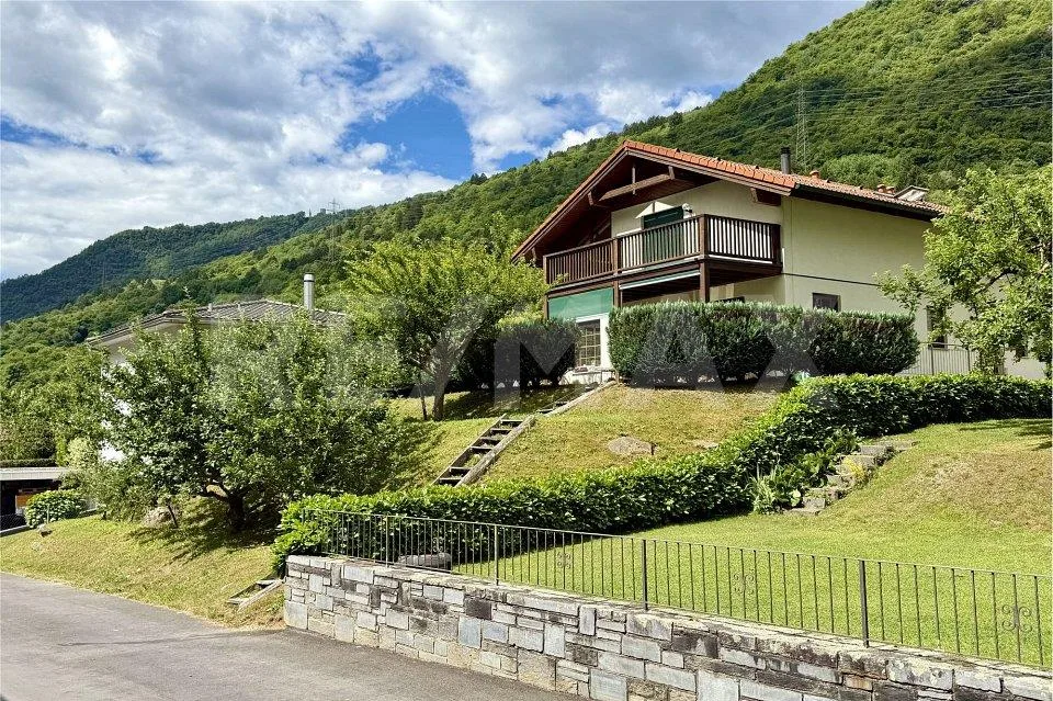 Moderna casa unifamiliare con sauna privata e bel giardino