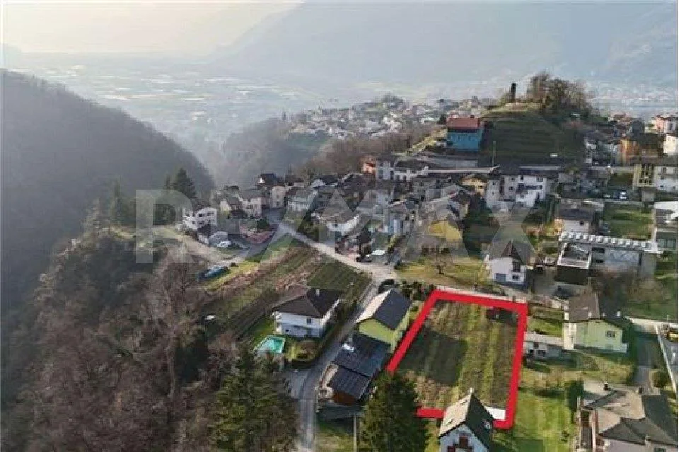 Terreno edificabile pianeggiante in posizione strategica a Pianezzo...