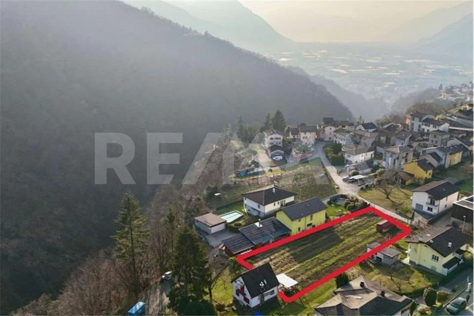 Terreno edificabile pianeggiante in posizione strategica a Pianezzo...