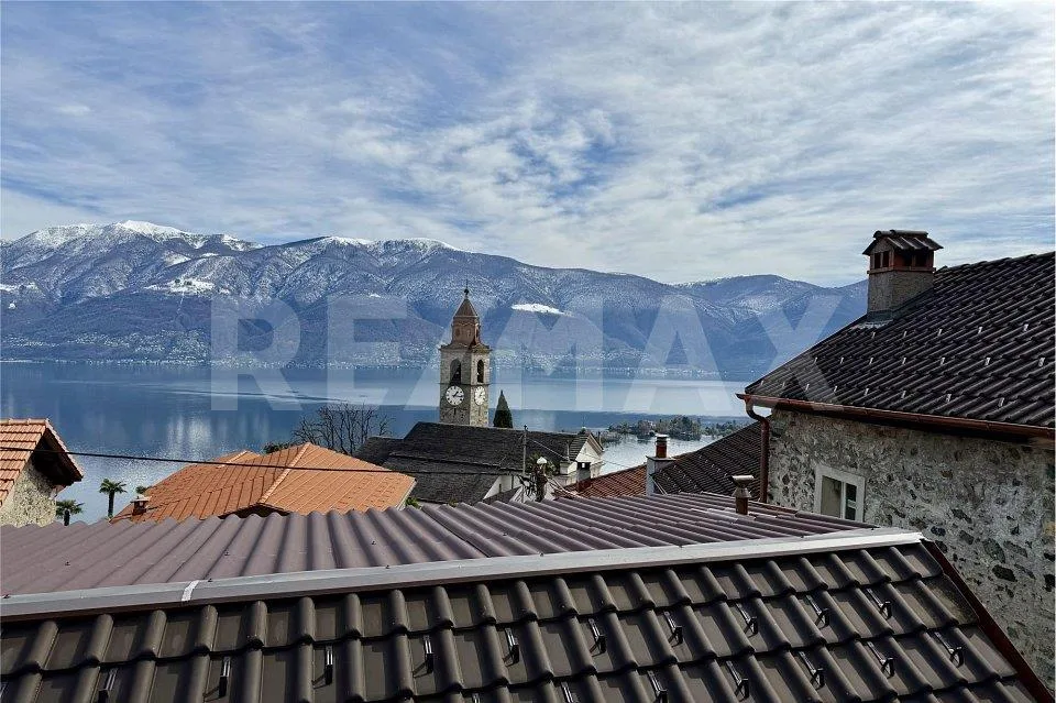 Casa di nucleo con vista lago da ristrutturare – charme autentico a...