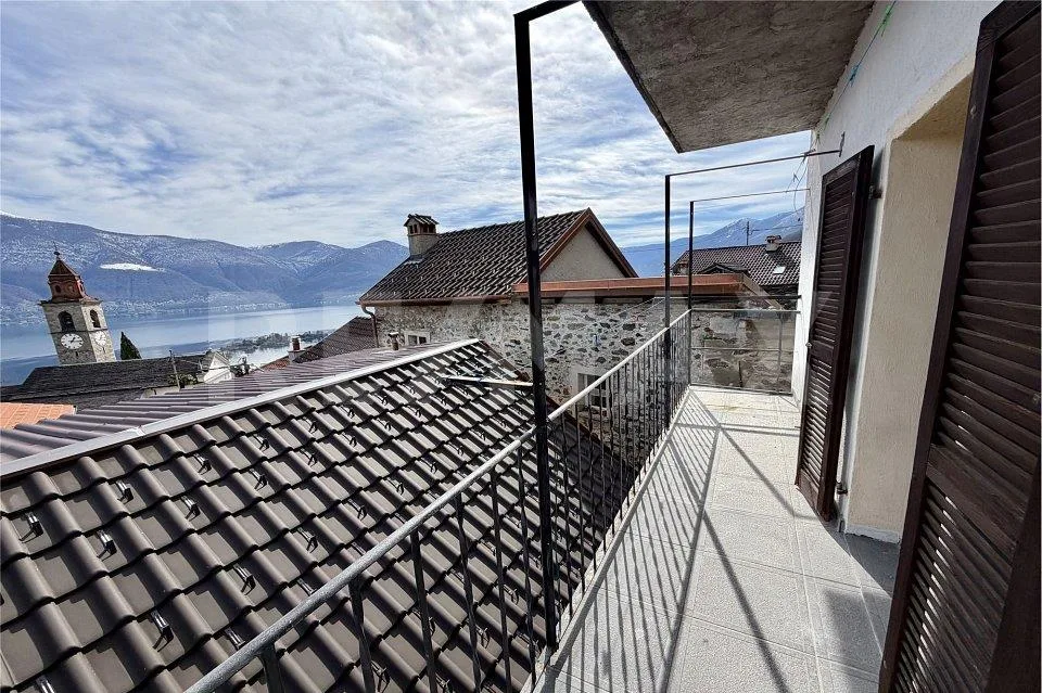 Casa di nucleo con vista lago da ristrutturare – charme autentico a...