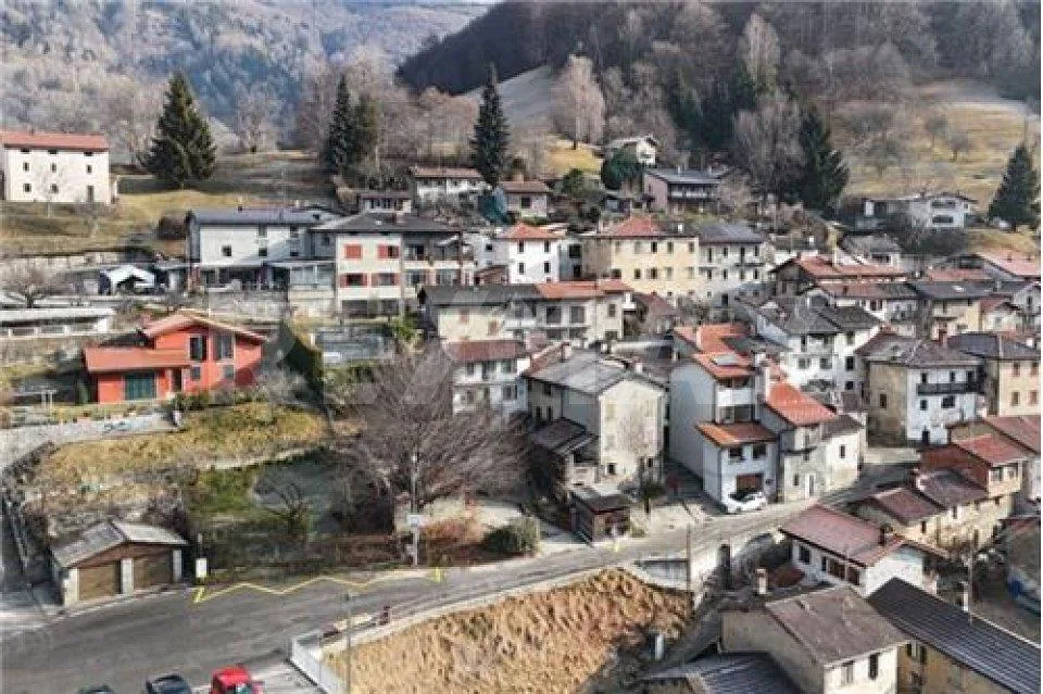 Grande casa di nucleo con vista aperta sulla Valcolla – Certara