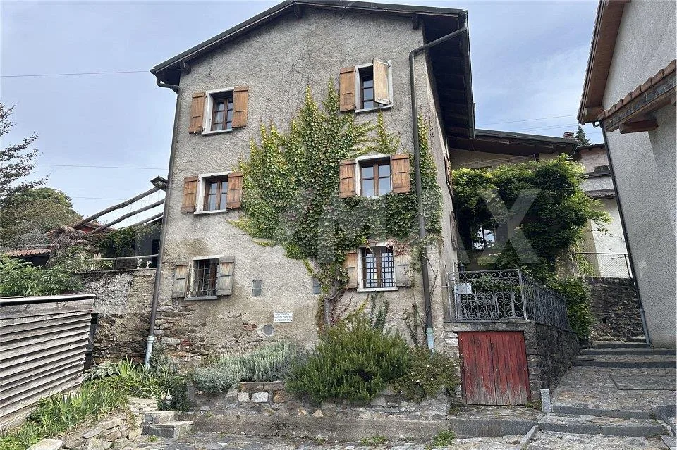 Grande casa di nucleo con vista aperta sulla Valcolla – Certara