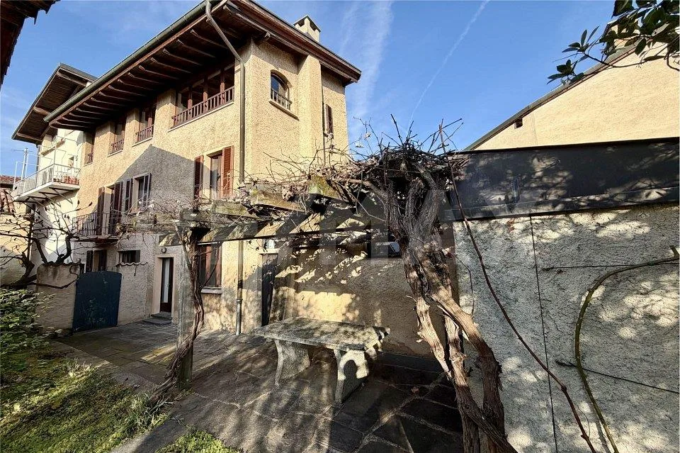 Autentica casa di nucleo ticinese rinnovata con giardino a Cureglia – Foto 13 von 13