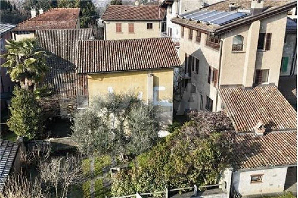 Autentica casa di nucleo ticinese rinnovata con giardino a Cureglia – Foto 12 von 13
