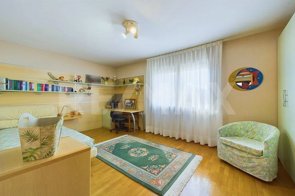 Elegante Villetta con Piscina a Caslano: Spazi Ampi e Comfort al Ma... – Foto 11 von 13