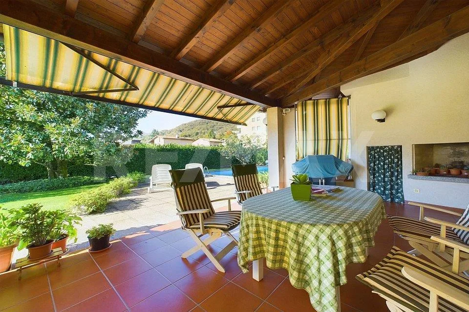Elegante Villetta con Piscina a Caslano: Spazi Ampi e Comfort al Ma... – Foto 9 von 13