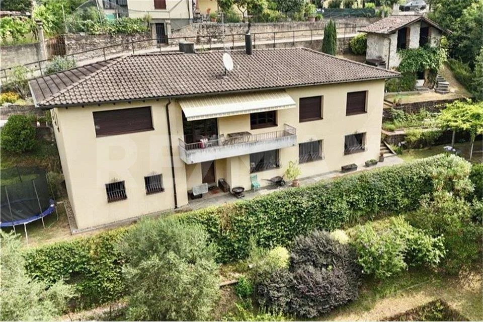 Bellissima casa con rustico e tantissimo verde per gli amanti della...