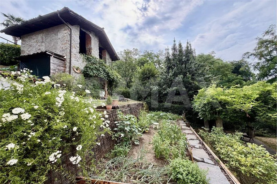 Bellissima casa con rustico e tantissimo verde per gli amanti della...