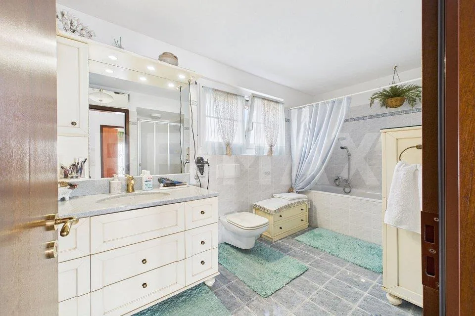 Elegante casa gemella con giardino incantevole a Bedano – Foto 10 von 13