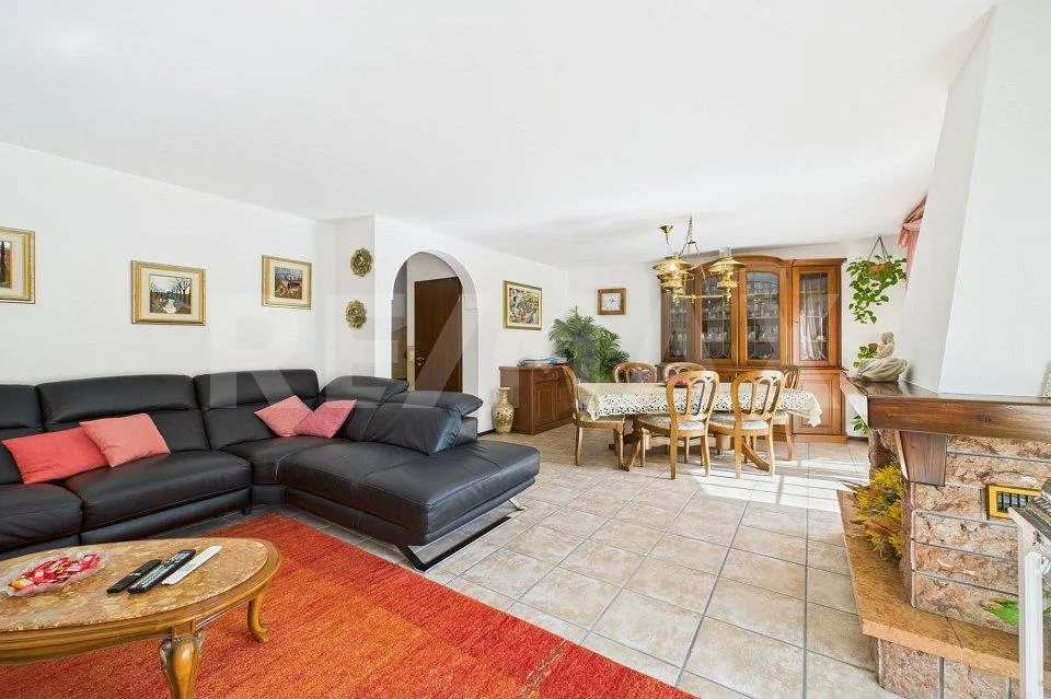 Elegante casa gemella con giardino incantevole a Bedano – Foto 6 von 13