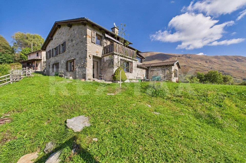 Rustici di Charme a Gola di Lago – Eleganza, Tradizione e Tecnologi...
