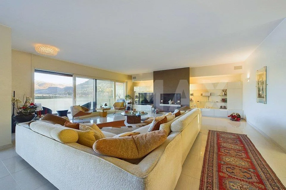 Attico signorile con vista imprendibile sul golfo di Lugano anche c...
