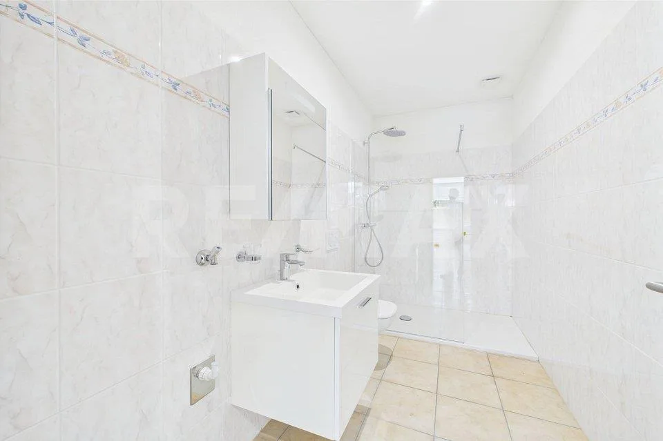 Grande casa bifamiliare con ristorante – Foto 13 von 13
