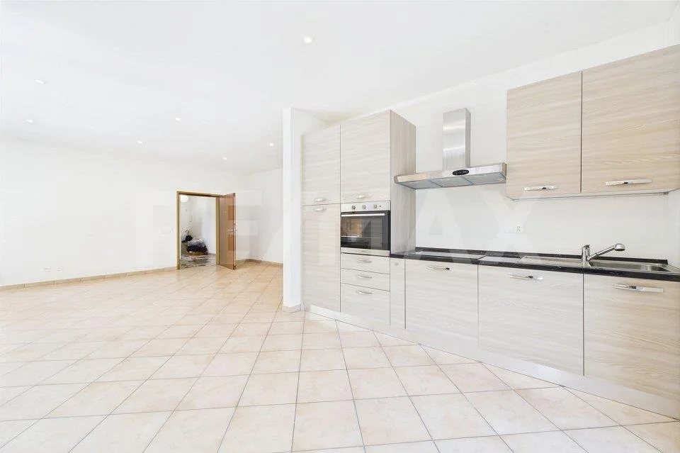 Grande casa bifamiliare con ristorante – Foto 11 von 13