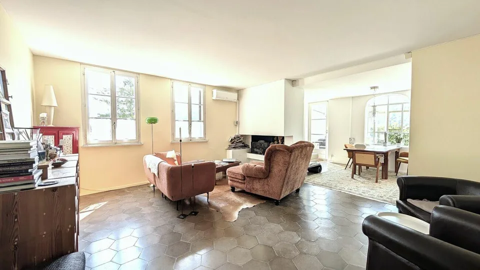 Casa di charme con giardino d'inverno e panorama sulle montagne