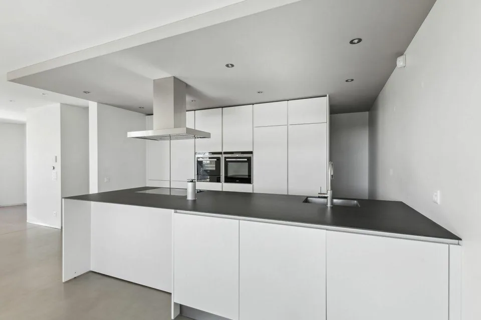 Villa contemporanea con due giardini e vista panoramica