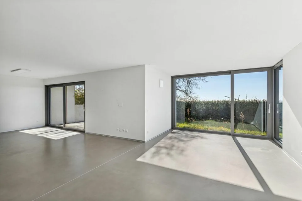 Villa contemporanea con due giardini e vista panoramica