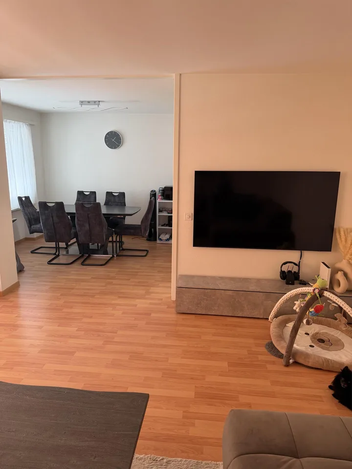 Nachmieter ab 01.10 für 4.5-Zimmer Wohnung