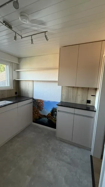 Traumaussicht auf den Thunersee: Grosszügige 4-Zimmer-Dachwohnung – Foto 6 von 12