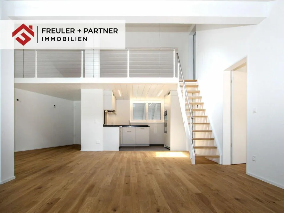 Dachwohnung auf zwei Stöcken - schöne Loggia
