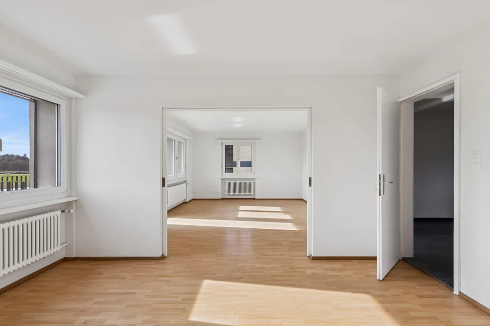 Sonnige Wohnung mit grosser Terrasse und Weitsicht an bester Lage
