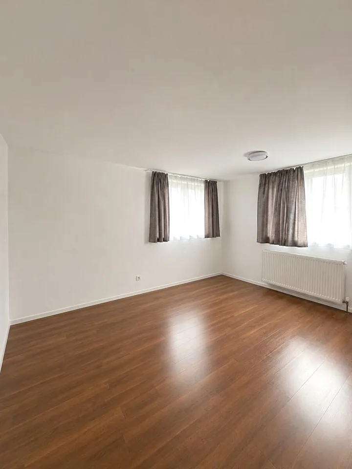 Appartamento centrale di 3,5 stanze al piano rialzato con grande balcone