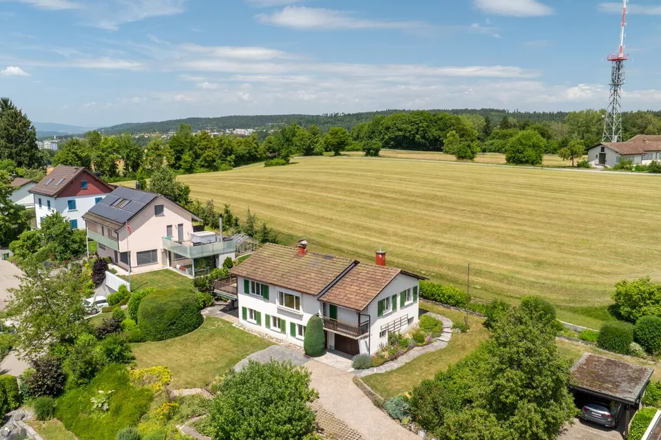 Zumikon: Freistehendes Einfamilienhaus mit viel Potenzial