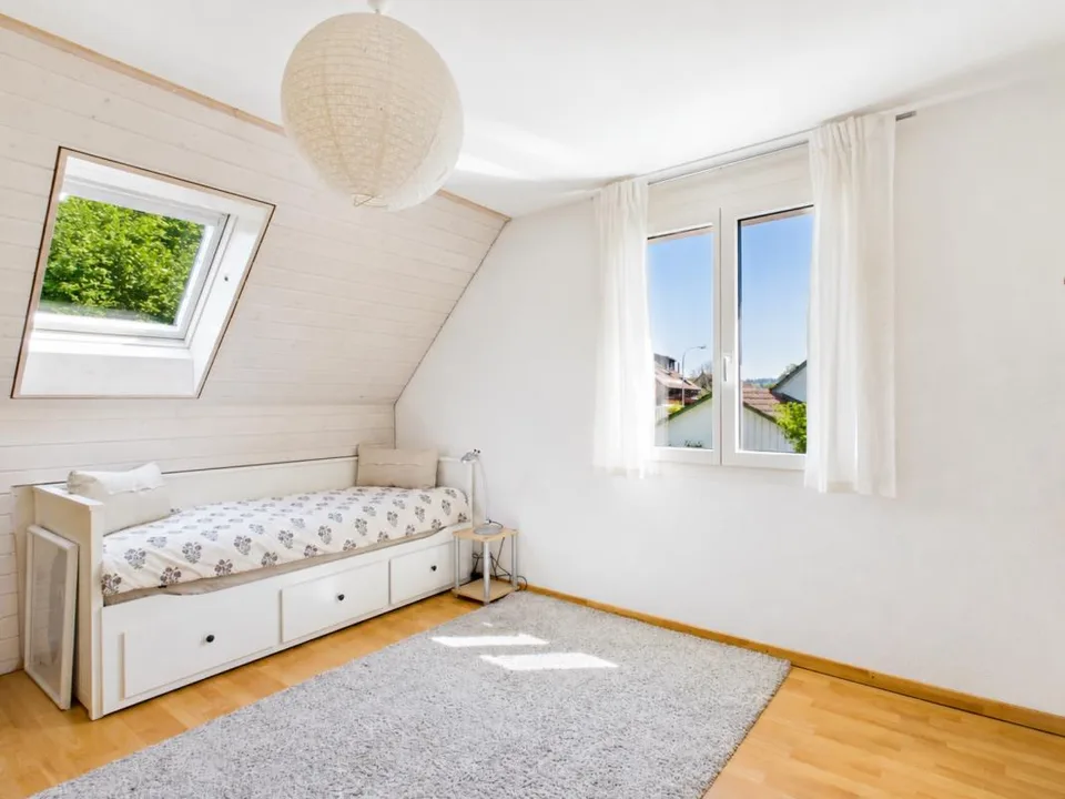 FAMILIENFREUNDLICH MIT SONNIGEM GARTEN AM ENDE EINER SACKGASSE