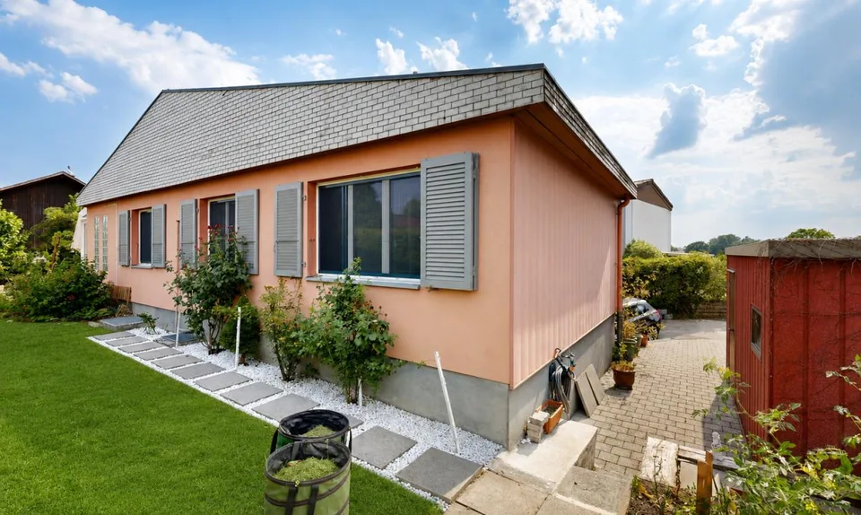 Modernisiertes Einfamilienhaus mit Designküche und Wintergarten