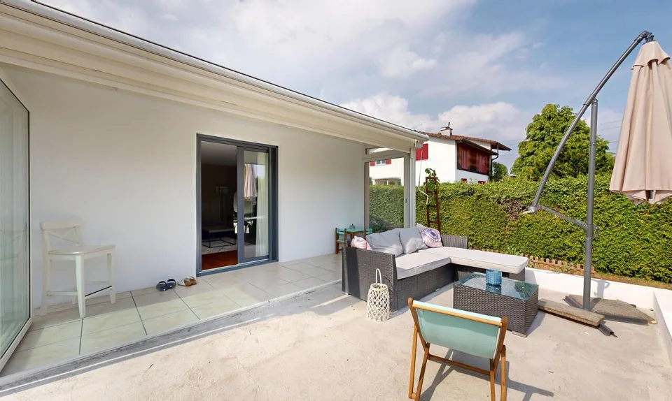 Maison individuelle modernisée avec cuisine design et véranda – photo 8 sur 11