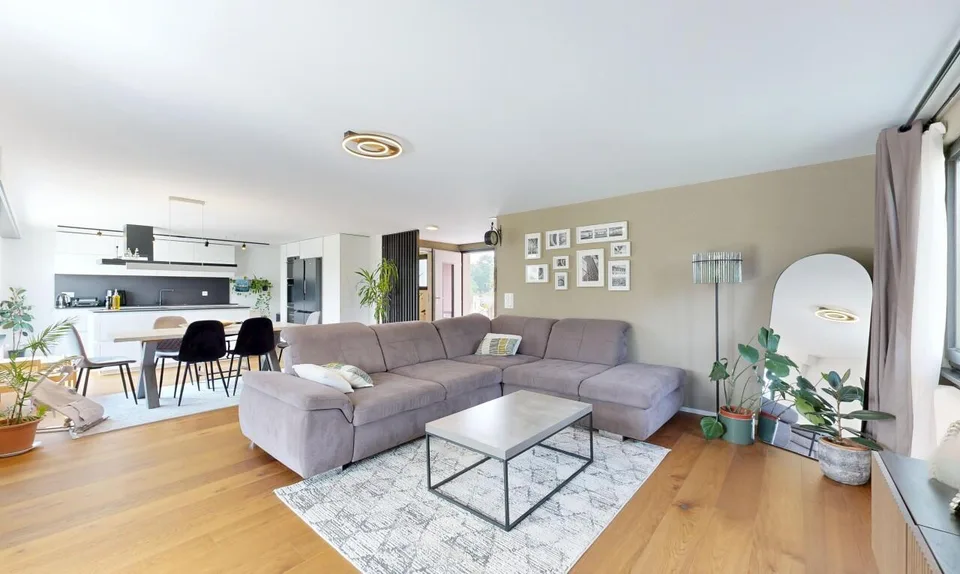 Maison individuelle modernisée avec cuisine design et véranda – photo 9 sur 11
