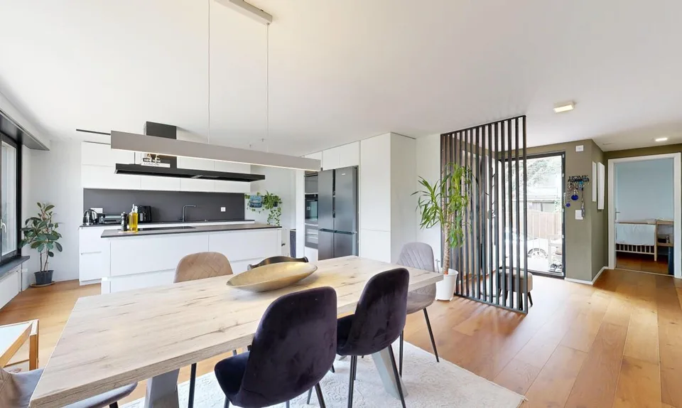 Maison individuelle modernisée avec cuisine design et véranda – photo 7 sur 11