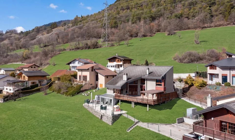 Casa spaziosa 8.5 + appartamento indipendente 2.5 con vista libera