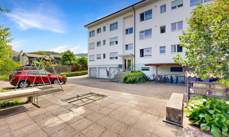 Modernisierte 4.5-Zimmerwohnung mit Garagenbox (im Baurecht)