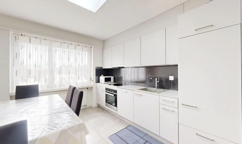 Modernisierte 4.5-Zimmerwohnung mit Garagenbox (im Baurecht)