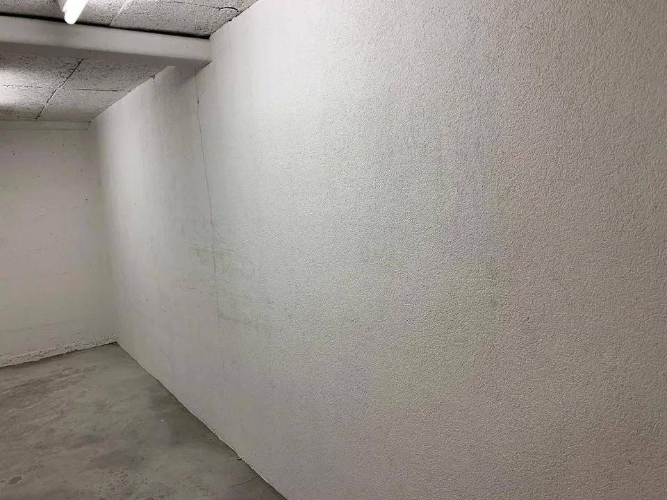 Petit dépôt de 13 m2 dans immeuble résidentiel